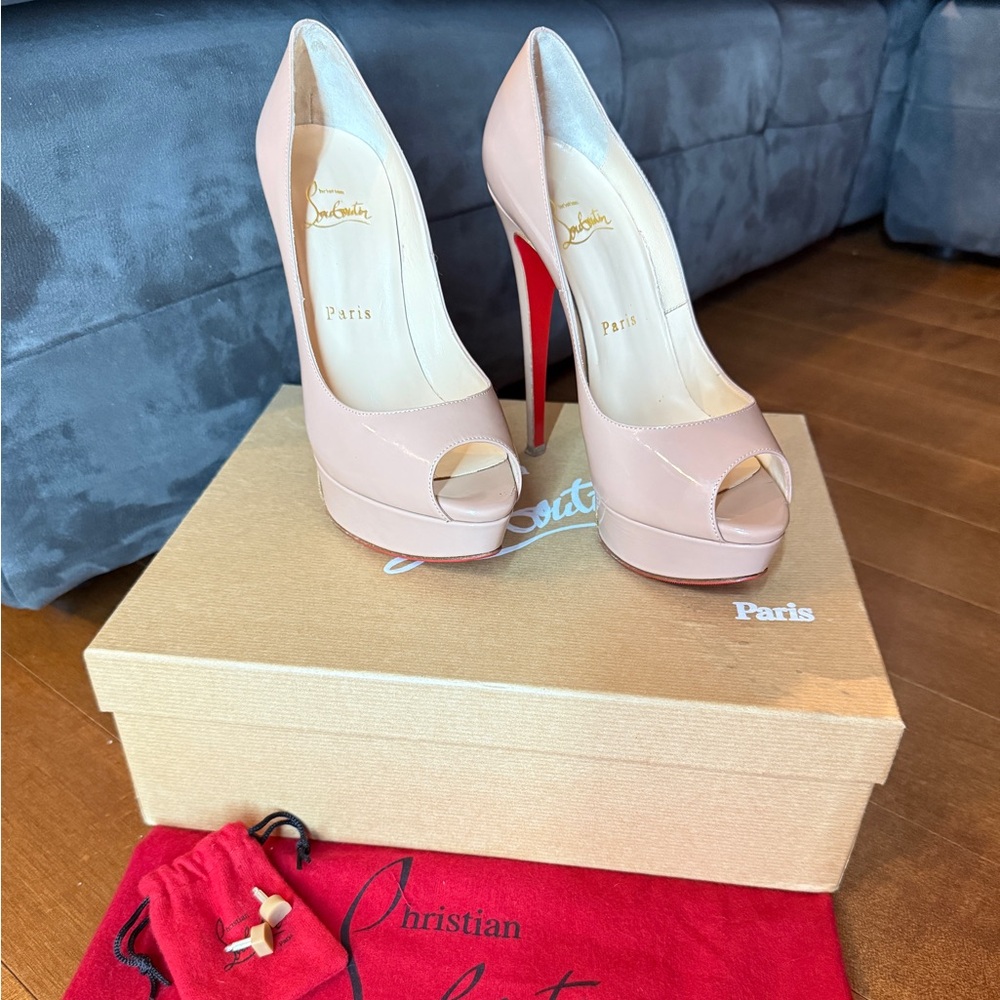Christian Louboutin LADY PEEP PATENT LEATHER PUMPS in Nude